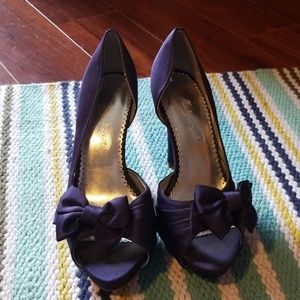 Purple satin heels with bow